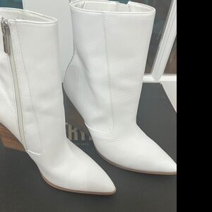 BLEECKER & BOND WHITE LEATHER BOOTS SIZE 6.5M